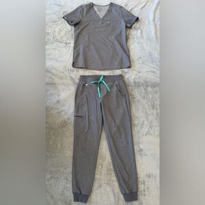 FIGS Scrub Set - Graphite Catarina Top (S) + Zamora Jogger Pants (XS) - Like New